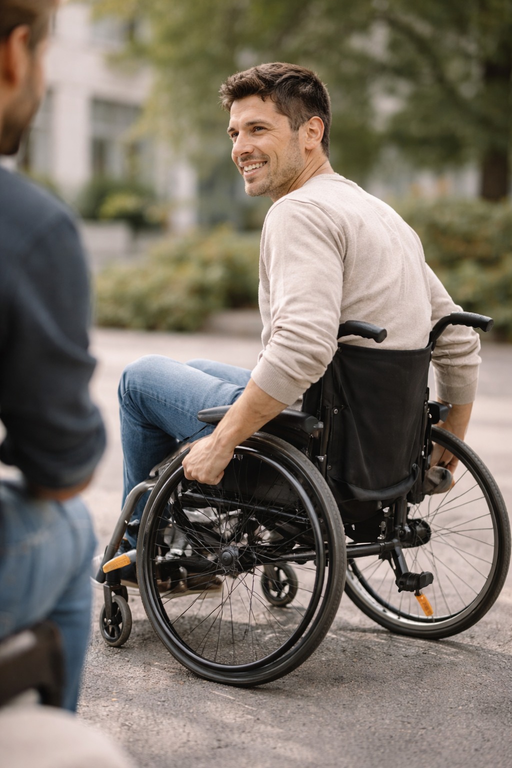 Jeune adulte en fauteuil roulant manuel